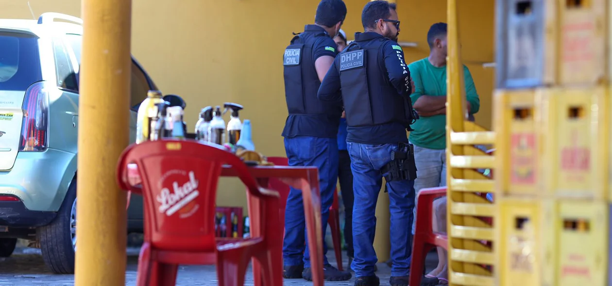 No local do crime, uma pessoa testemunhou o crime