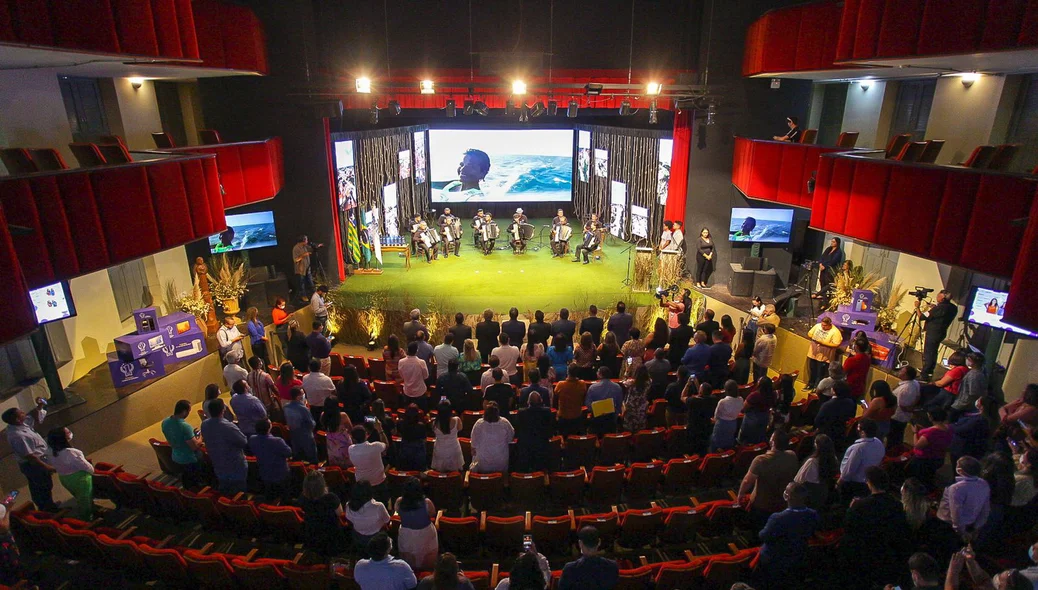 O evento aconteceu no Teatro 4 de setembro
