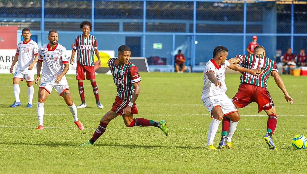 O jogo ocorreu no Estádio Lindolfo Monteiro