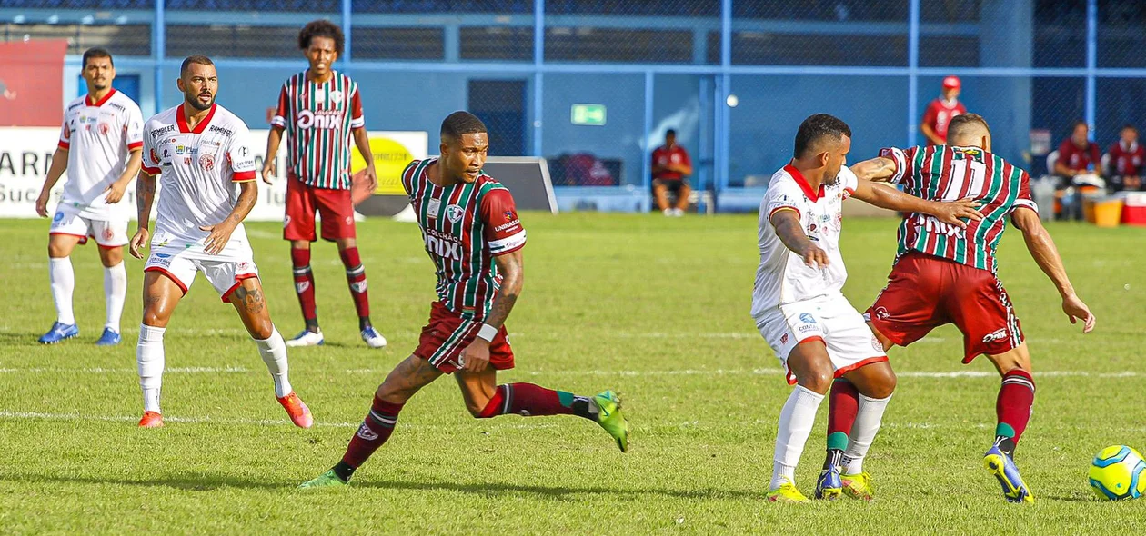 O jogo ocorreu no Estádio Lindolfo Monteiro