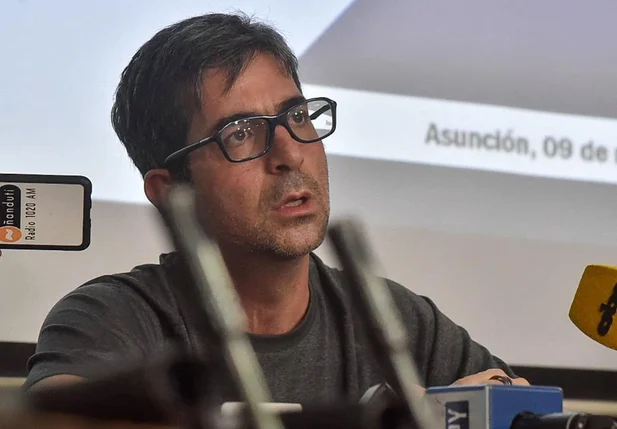 O promotor paraguaio Marcelo Pecci durante uma entrevista coletiva em Assunção