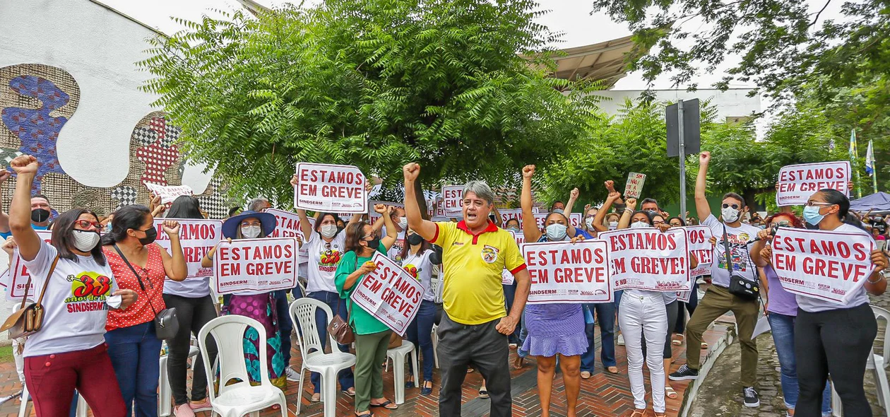 O protesto ocorreu em frente a Câmara Municipal de Teresina