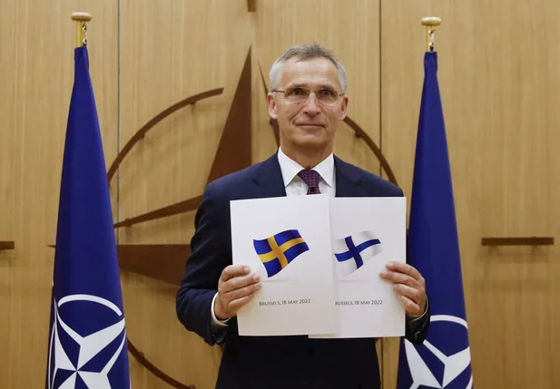 O secretário-geral da OTAN, Jens Stoltenberg, participa de uma cerimônia para marcar o pedido de adesão da Suécia e da Finlândia em Bruxelas