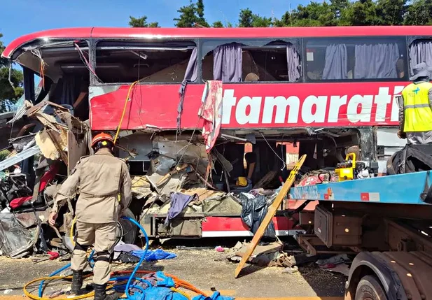 Ônibus envolvido em acidente