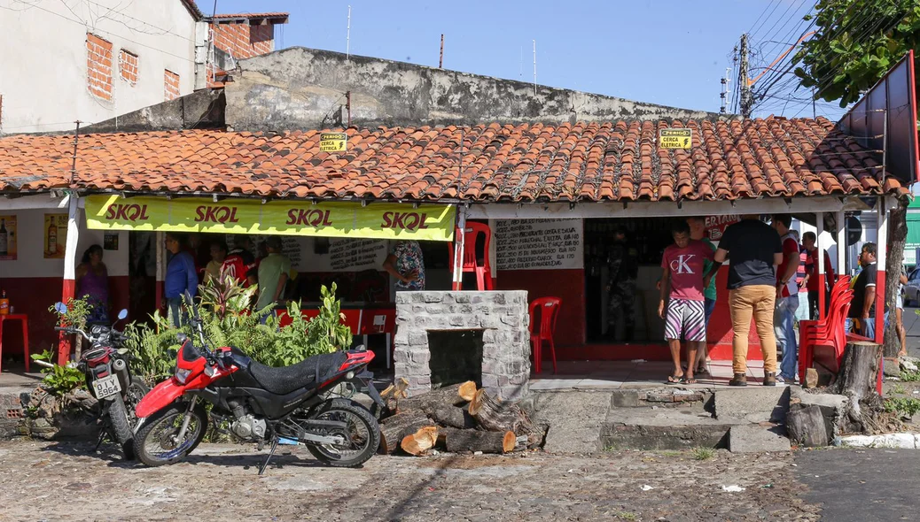 Os bandidos chegaram no local e abordaram a vítima