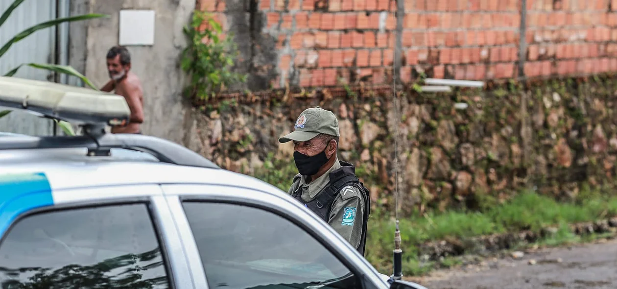 Policiais do 5º BPM isolaram o local do homicídio