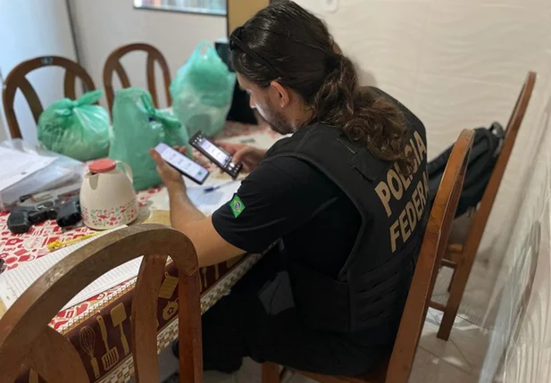Policial federal deflagrando a Operação Psiquê em Belém