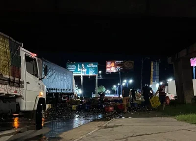 População saqueia carga de cerveja na BR 316 na zona sul de Teresina