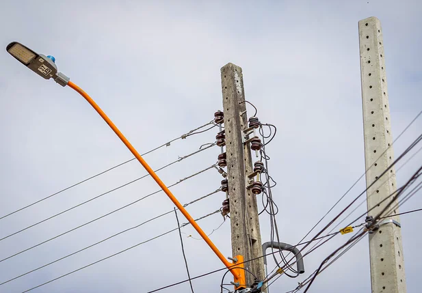 Poste a ser trocado na rua Travessa Canário