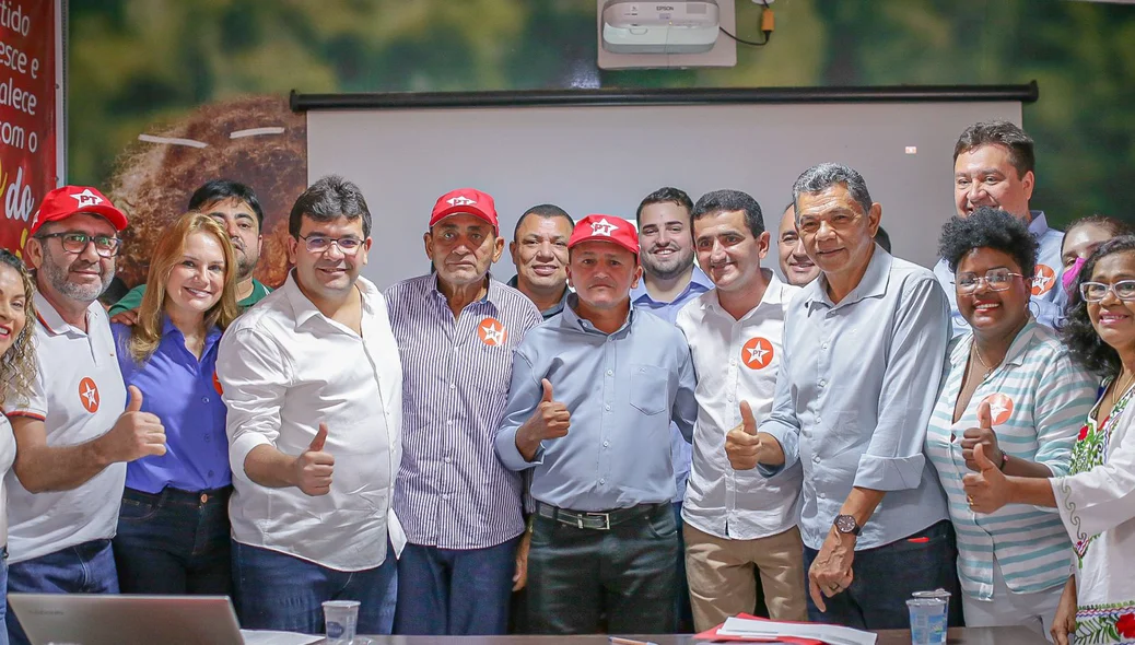 Prefeitos se filiam ao PT