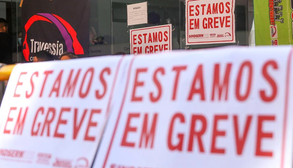 Professores da rede municipal em greve