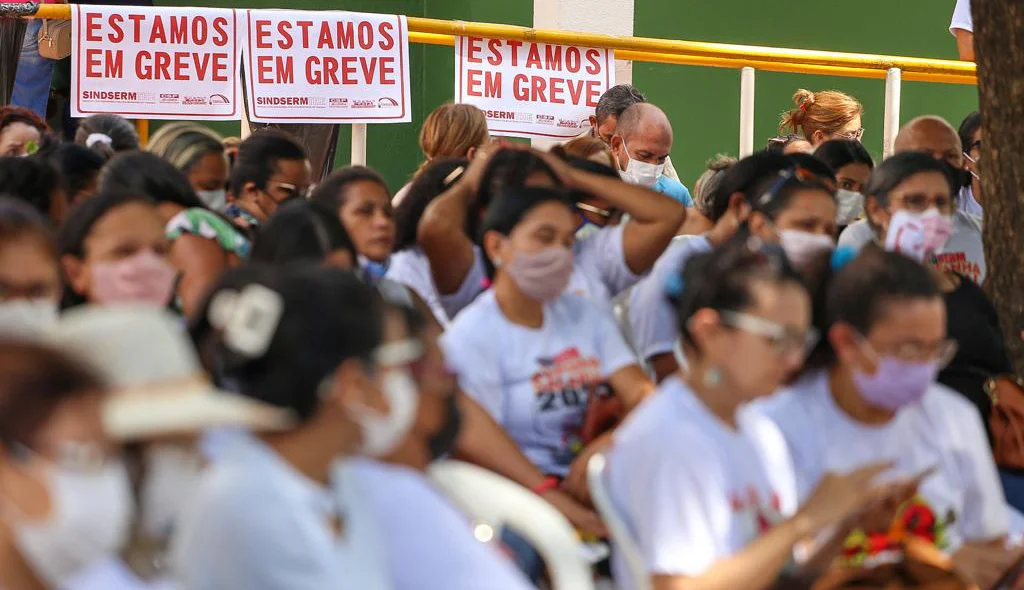 Professores da rede municipal estão em greve a mais de 80 dias