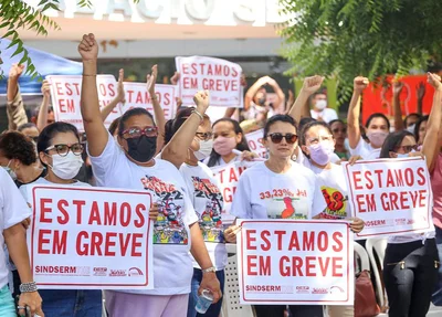 Professores em greve na Câmara Municipal de Teresina