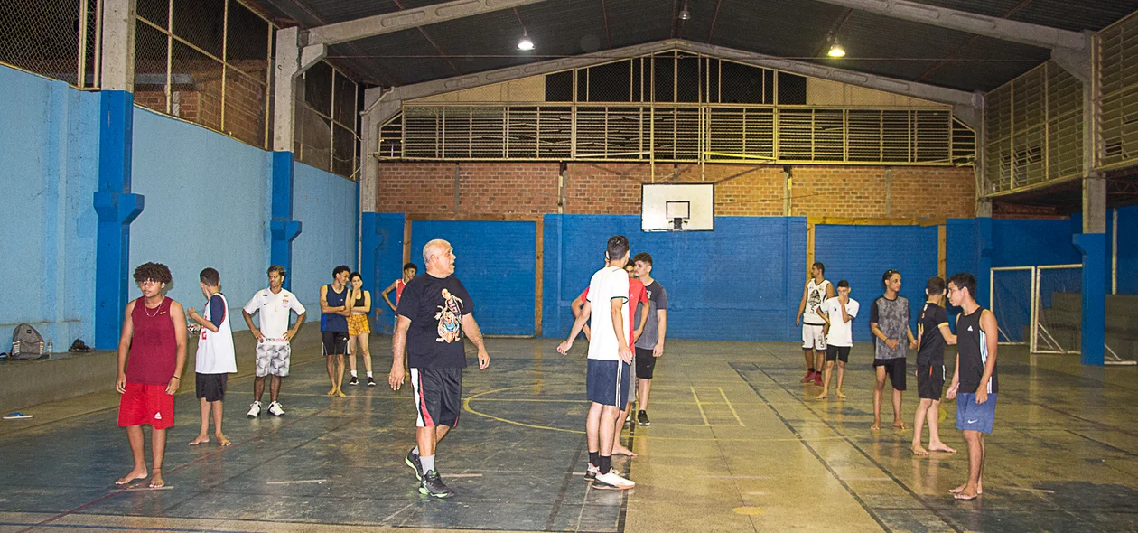 Projeto voluntário de basquete