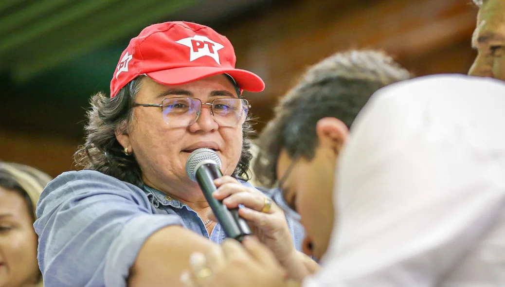 Rafael Fonteles beijou a mão de Jôve Oliveira
