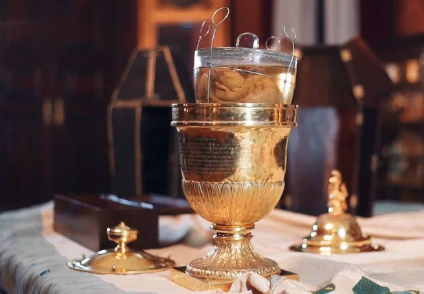 Recipiente com coração de Dom Pedro