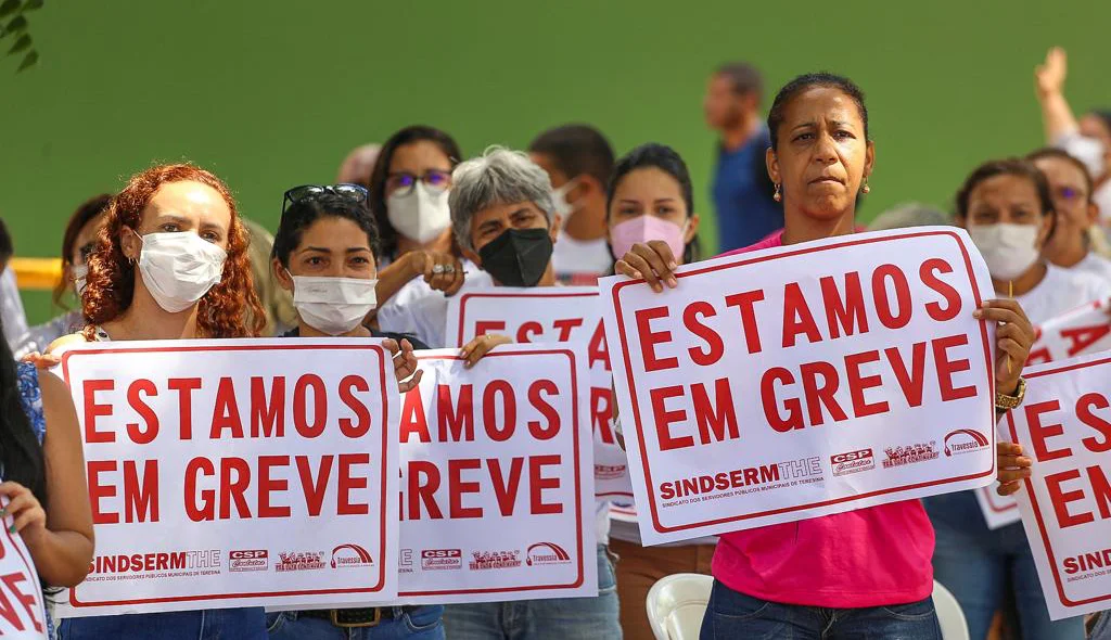 Rede municipal de professores em greve a 86 dias