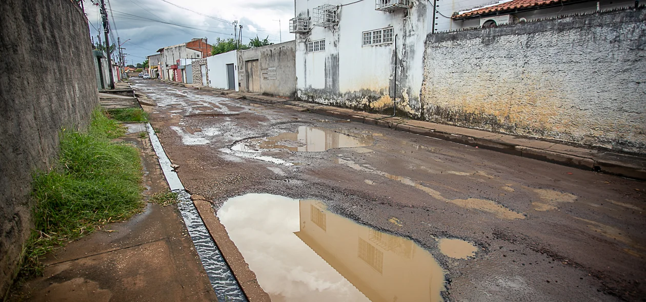Rua fica localizda no Bairro comprida
