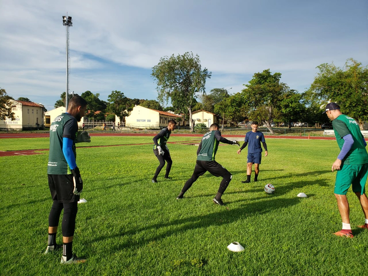 Sem Peric, Marcelo, Rafael e Vinícius treinam com Marcão