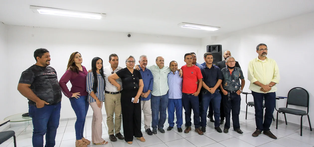 Sílvio Mendes ao lado de lideranças políticas