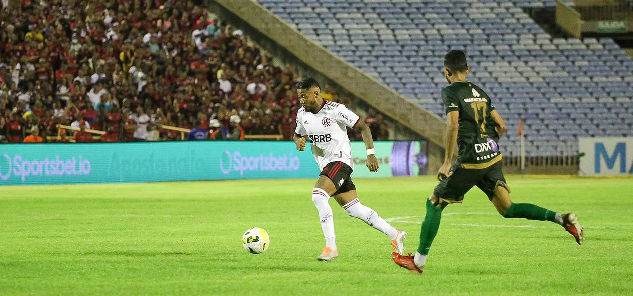 Tibiri e Marinho tiveram um bom duelo durante a partida