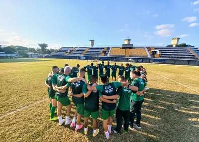 Time do Altos em preparação para o jogo contra o Flamengo pela Copa do Brasil