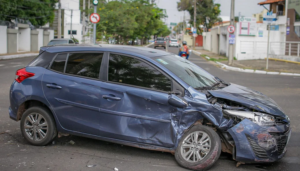 Toyota Yaris envolvido no acidente