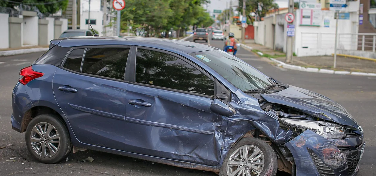 Toyota Yaris envolvido no acidente