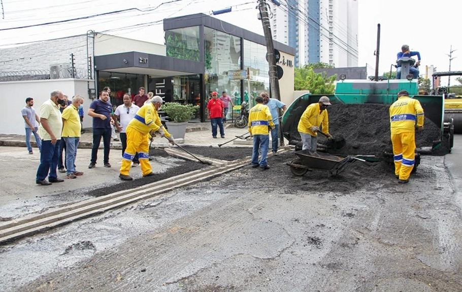 Trecho da Avenida Dom Severino recebe nova pavimentação e microdrenagem