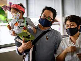 Uso de máscaras em menores de 2 anos é perigoso, avisam pediatras brasileiros