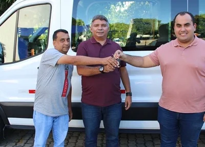 Van recebida pela Prefeitura de Nossa Senhora de Nazaré