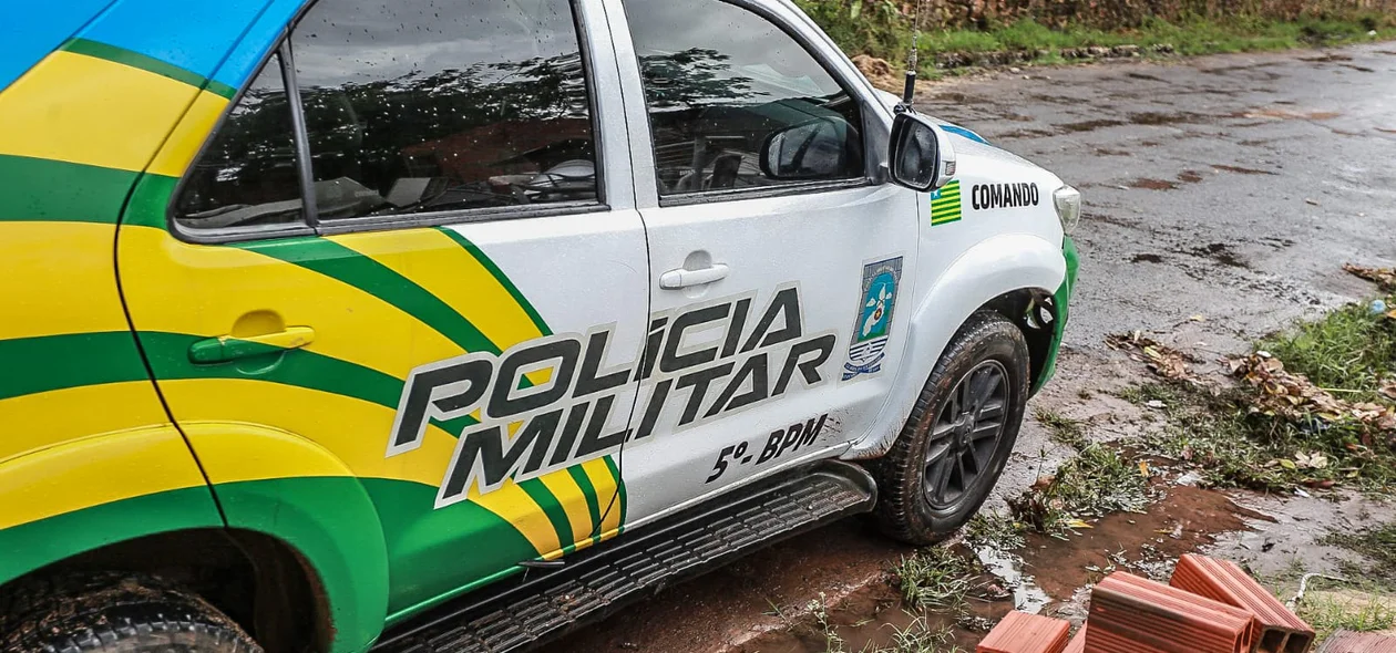 Viatura do 5º BPM no local