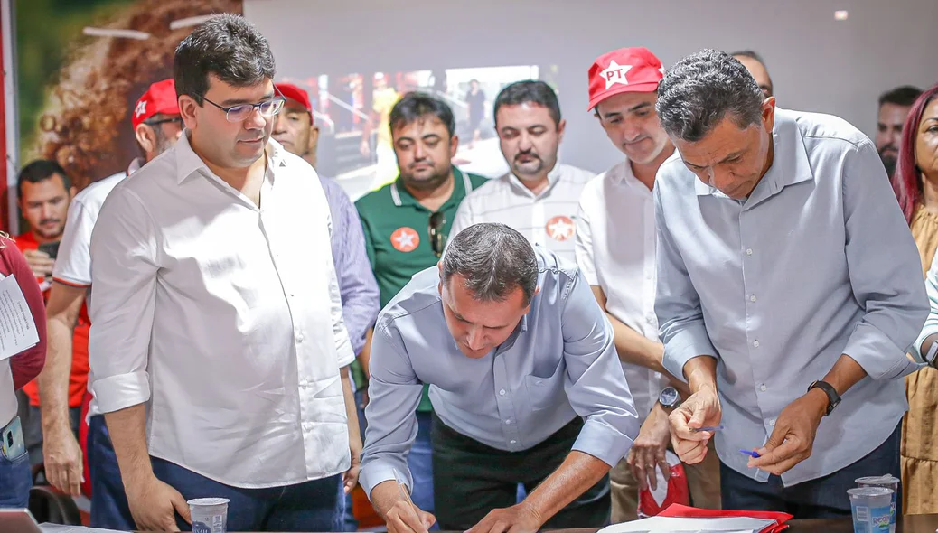 Vice-prefeito Inácio Araújo se filia ao PT
