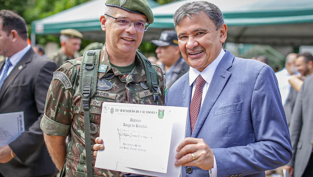 Wellington Dias recebe homenagem do 25º BC