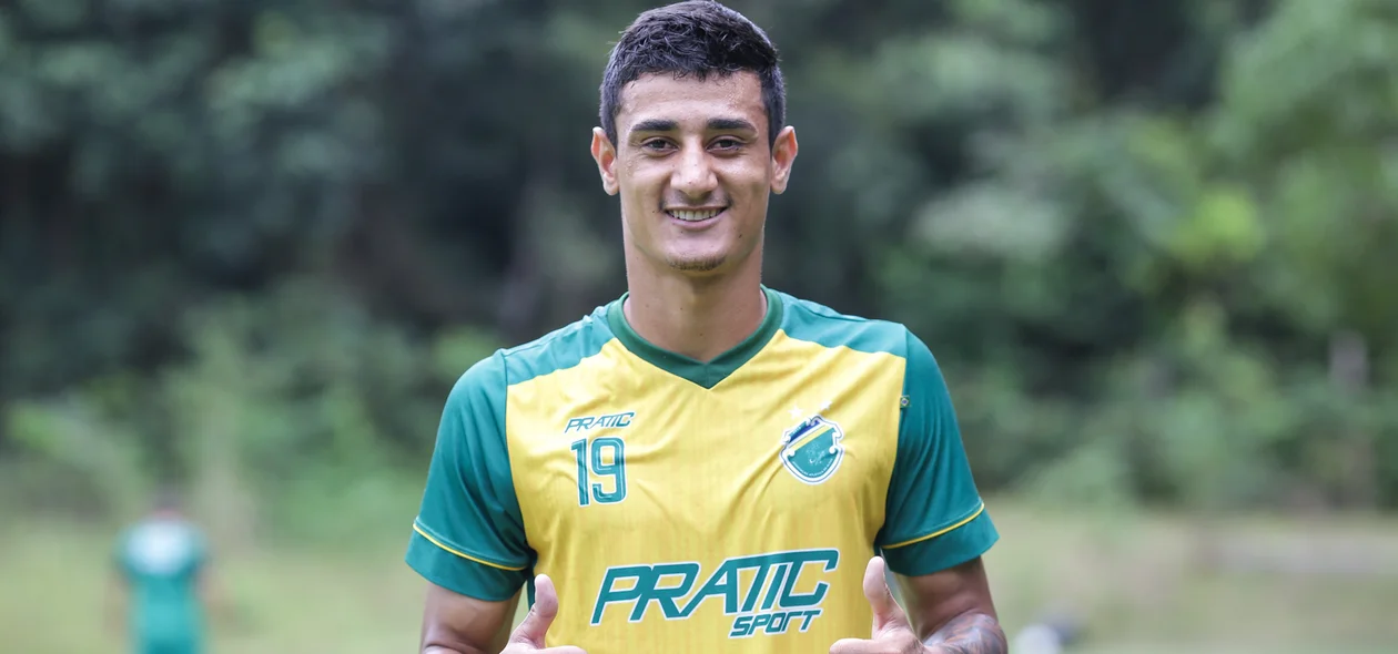 Zagueiro Henrique Lopes