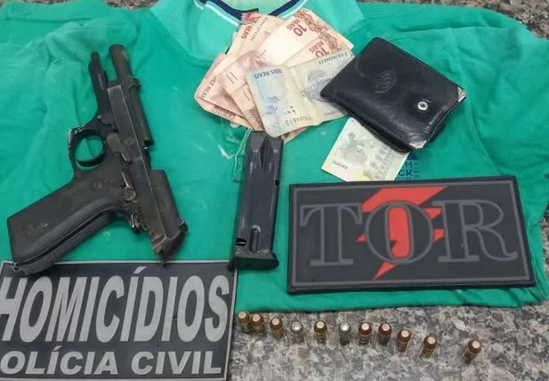 A arma do policial foi recuperada