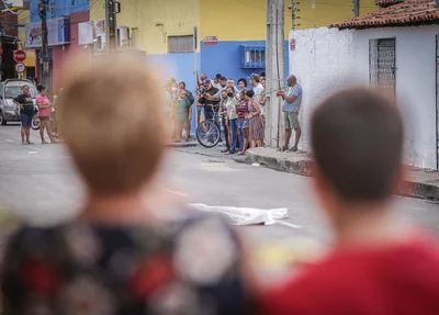 A vítima estava acompanhada de uma garota quando foi assassinada