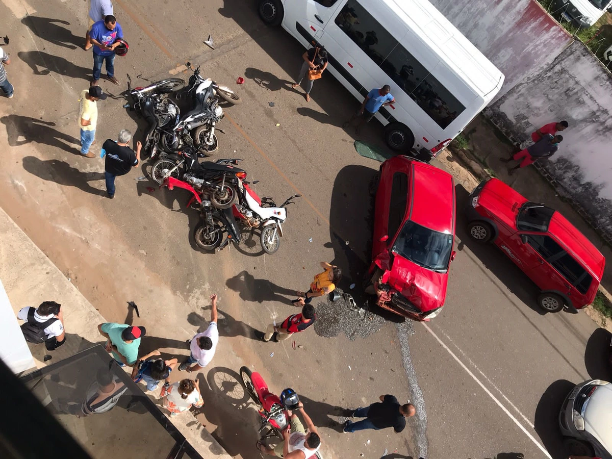 Acidente envolveu pelo menos 19 veículos