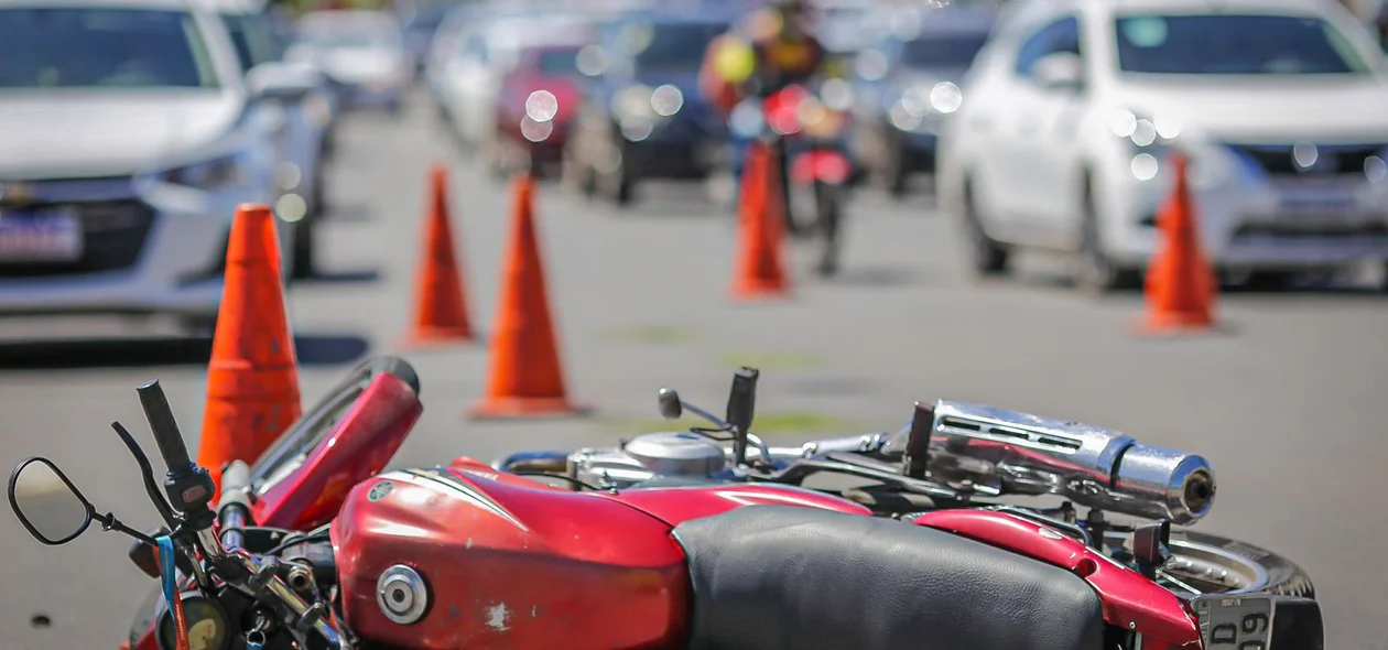 Adolescente estava na garupa da motocicleta