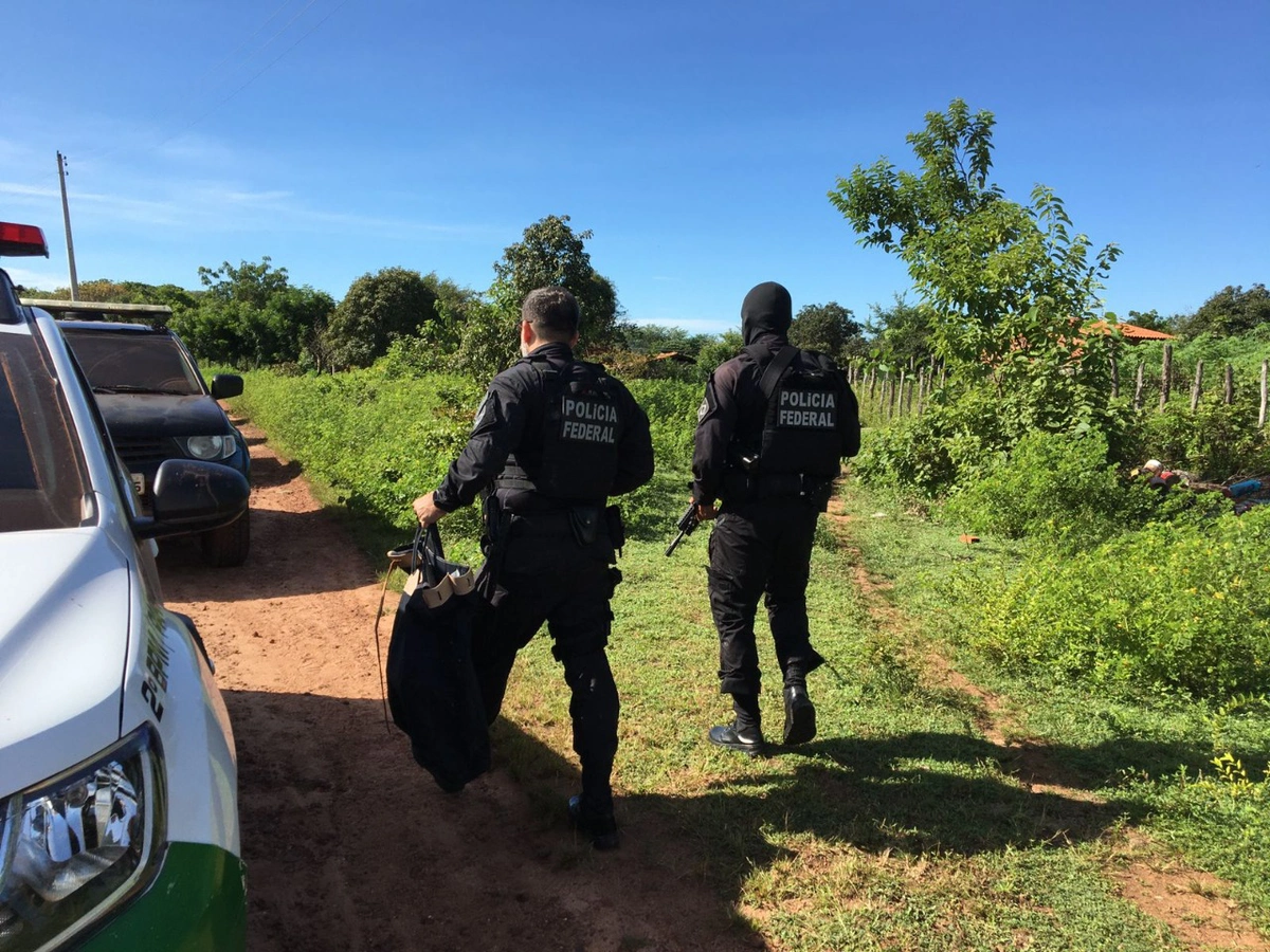 Agentes da PF durante a Operação Desmonte 5