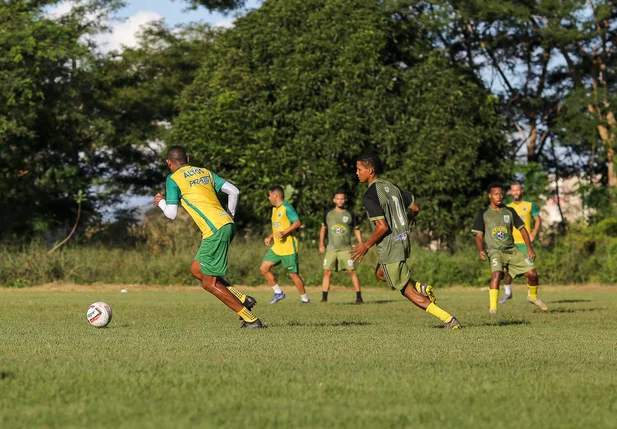 Altos treinando com o time do Sub-20 do Tiradentes