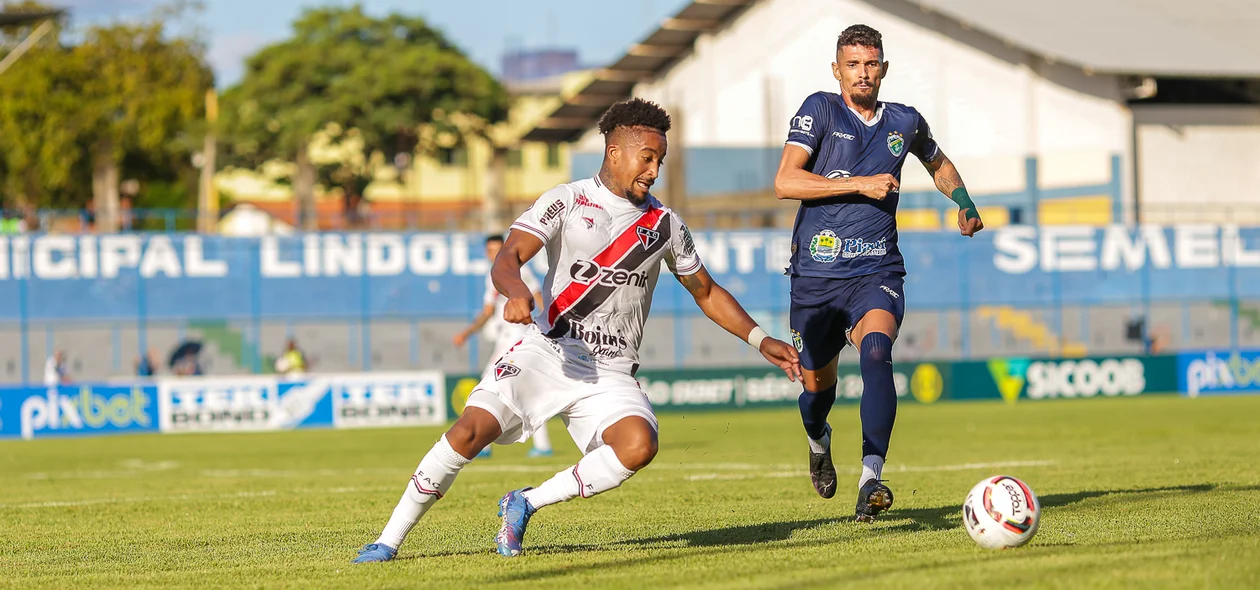 Altos x Ferroviário  no Lindolfo