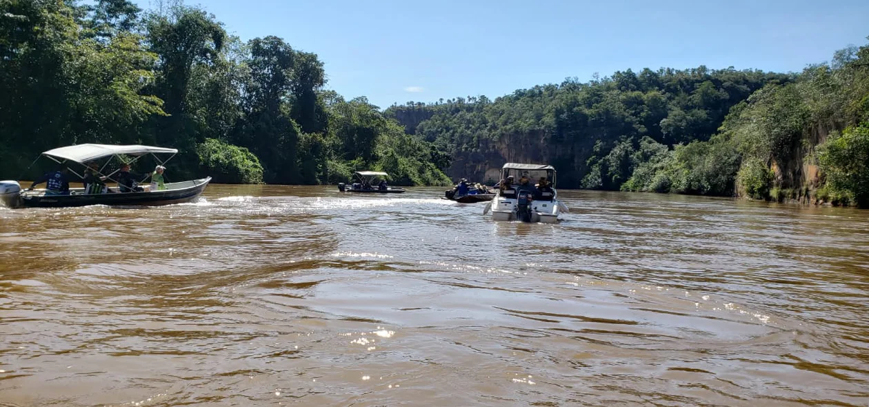 As embarcações chegaram no município por volta das 14 horas e o grupo foi recebido com um almoço e música ao vivo, em uma chácara de um dos participantes da expedição