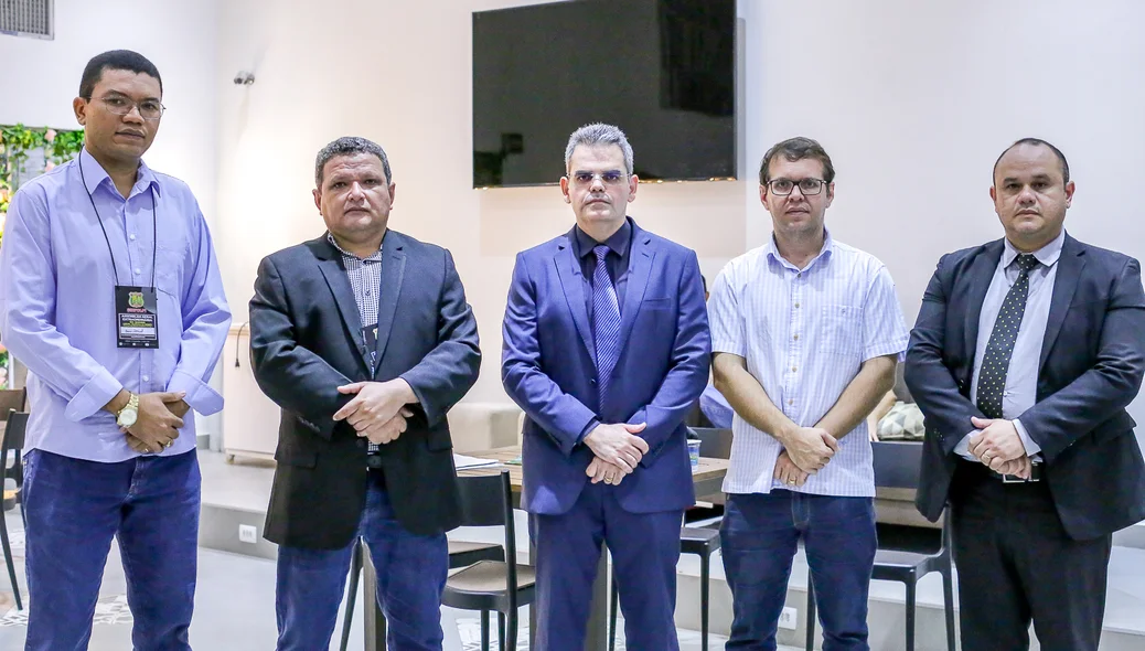 Autoridades na reunião