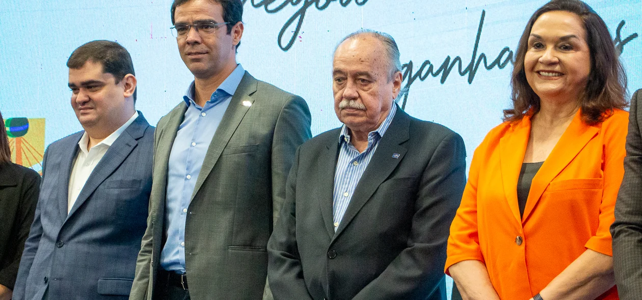 Autoridades na solenidade em Teresina