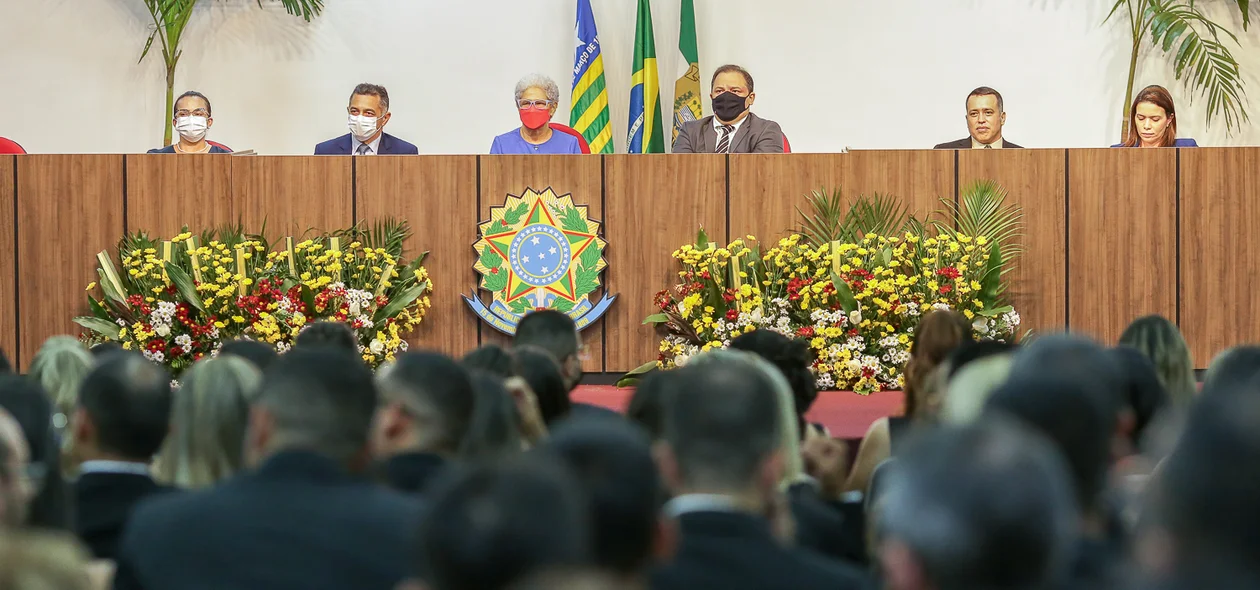 Autoridades na solenidade