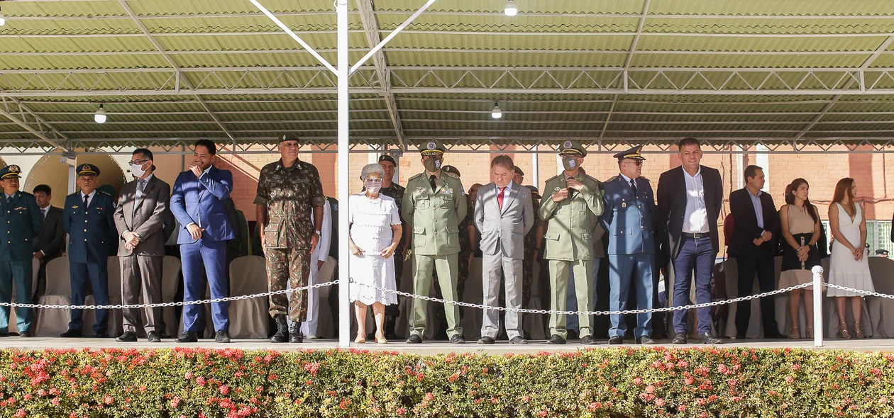 Autoridades no evento