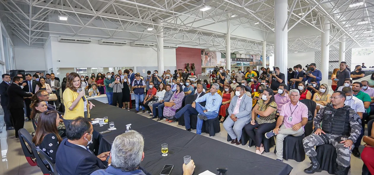 Autoridades presentes na solenidade