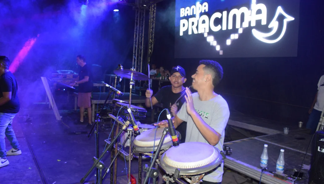 Bandas que abriram a noite