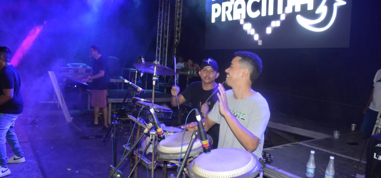 Bandas que abriram a noite